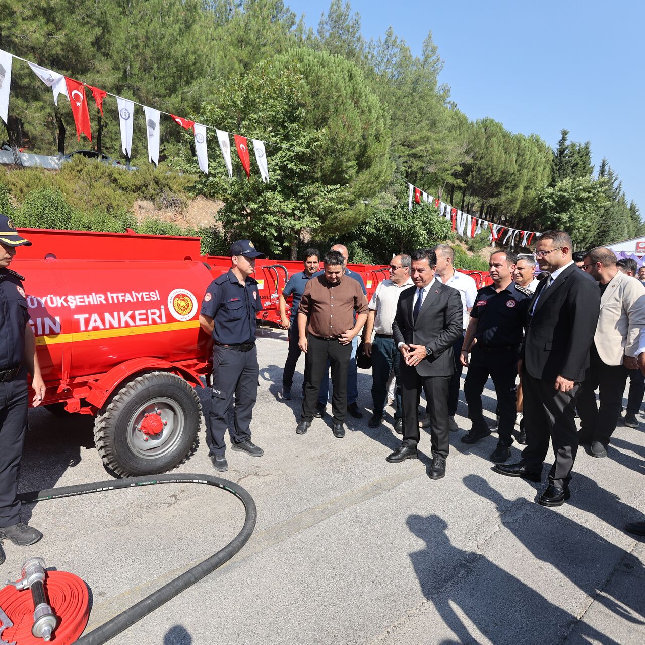 Muğla'da kırsal mahallelere su tankeri dağıtıldı