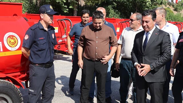 Muğla'da kırsal mahallelere su tankeri dağıtıldı