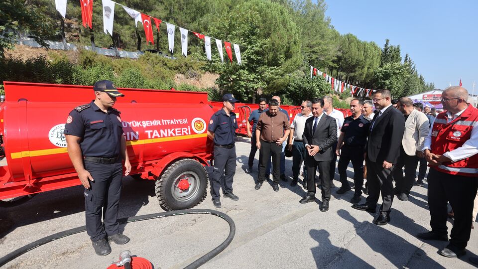 Muğla'da kırsal mahallelere su tankeri dağıtıldı