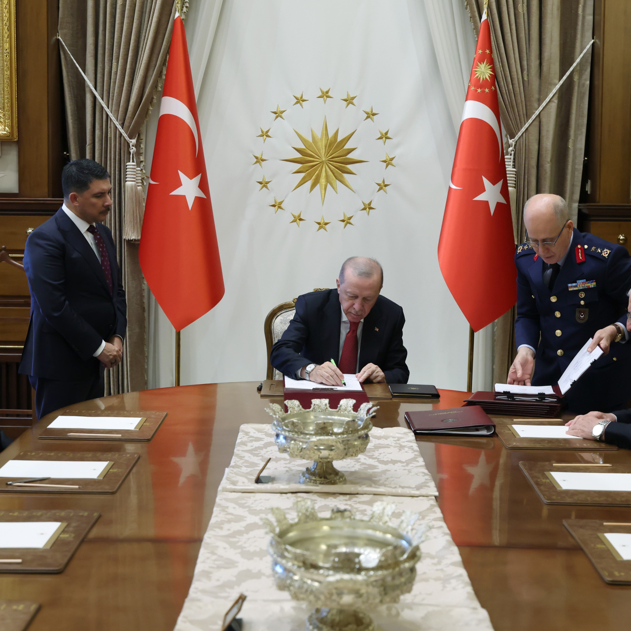 YAŞ'tan Yeni Dönüşüm: Rütbe Değişimleri ve Komutan Atamaları