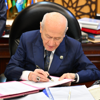 MHP lideri Bahçeli, çerçeve yasa teklifini imzaladı