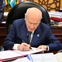 MHP lideri Bahçeli, çerçeve yasa teklifini imzaladı