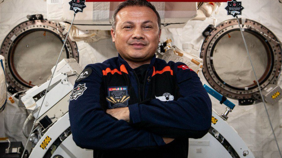 İlk astronot şimdi tuğgeneral