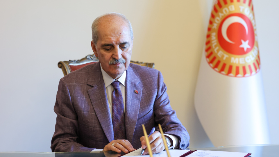 Kurtulmuş çerçeve yasayı imzaladı