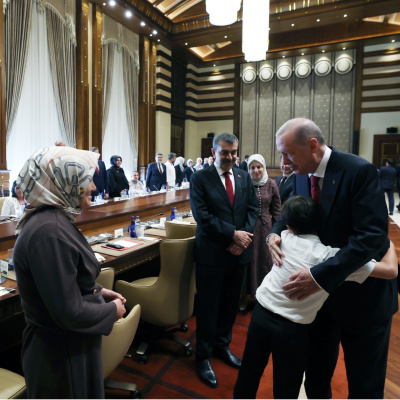 Cumhurbaşkanı Erdoğan acılı aileleri kabul etti
