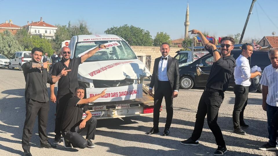 Damada 'pişmanlık' temalı düğün hediyesi