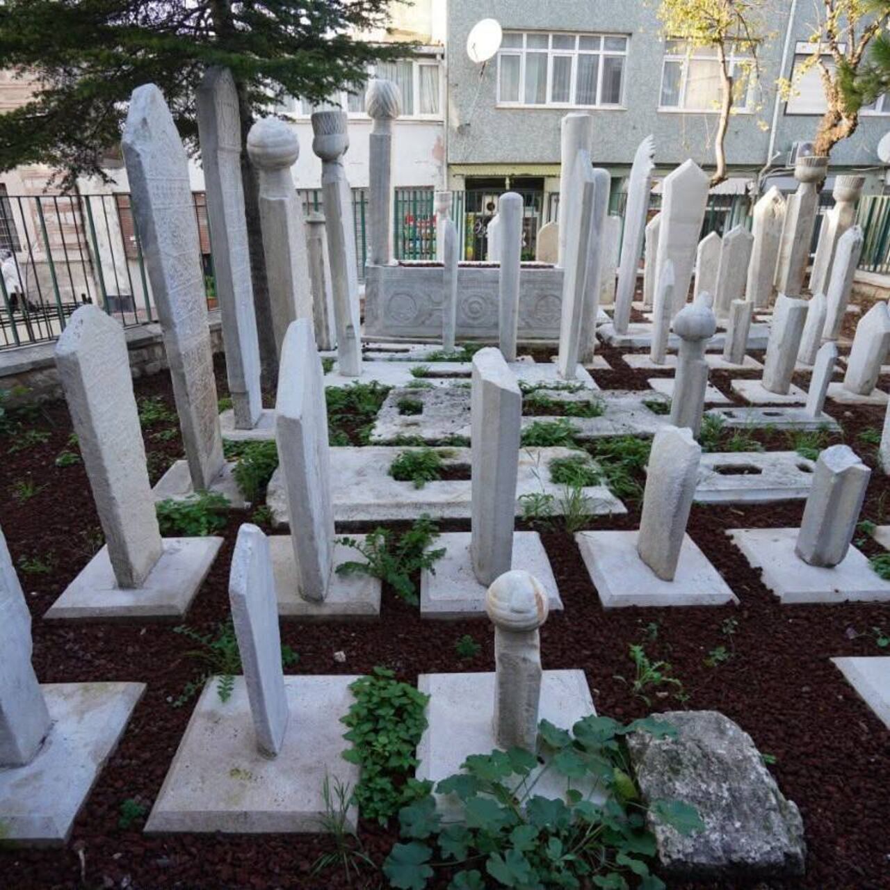 Fatih'te Osmanlı hazireleri ihya ediliyor