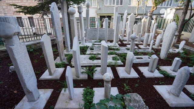 Fatih'te Osmanlı hazireleri ihya ediliyor
