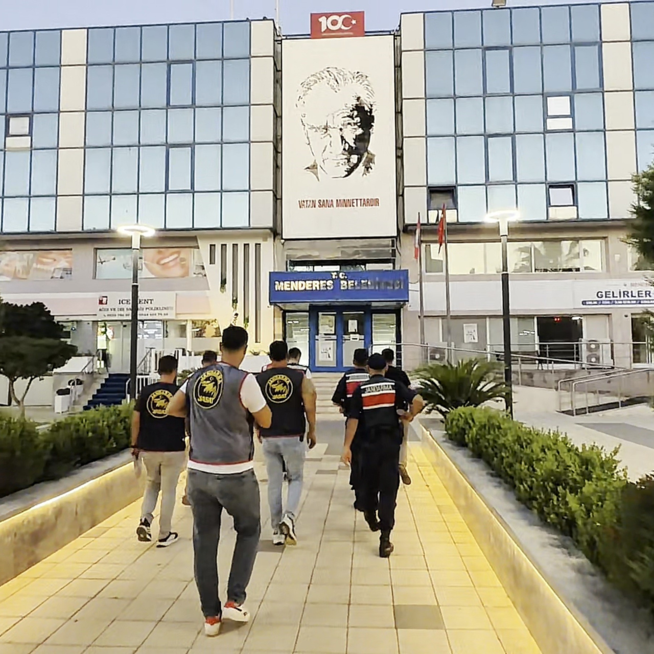 Firari başkan yardımcısı yakalandı