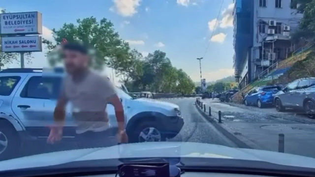 Trafikte ölüm tehdidi kamerada