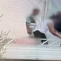 İhlalin fotoğrafı! Uzaklaştırma kararını dinlemeyip evdeki eşyaları götürdü!