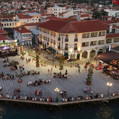 Ayvalık'ta Gümrük Meydanı yenilendi