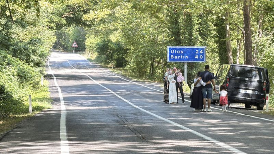 9 km uzunluğunda! Hatıra fotoğrafı için duruyorlar
