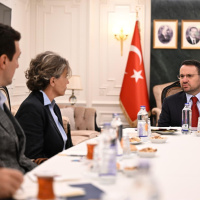 Behçet Oktay’ın ailesiyle görüştü