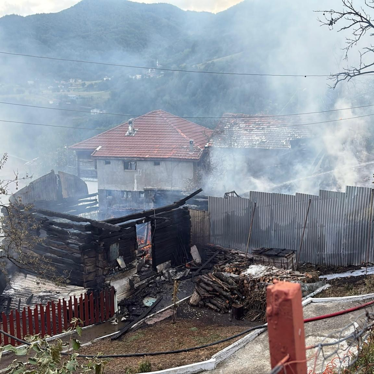 Komşusunu öldürdü, evini ve aracını yaktı!