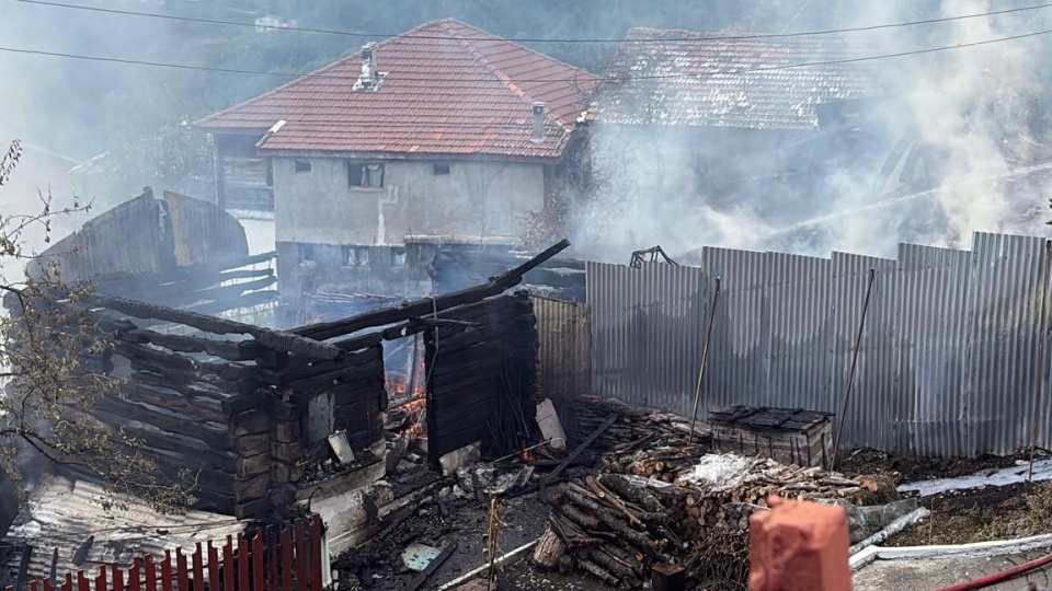 Komşusunu öldürdü, evini ve aracını yaktı!