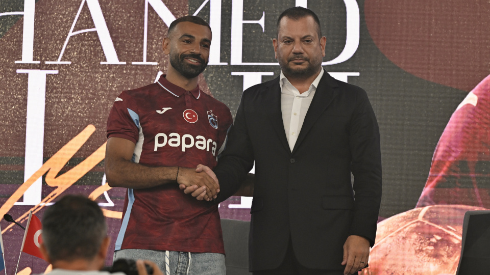 Salah 30 bin taraftar önünde imzayı attı!
