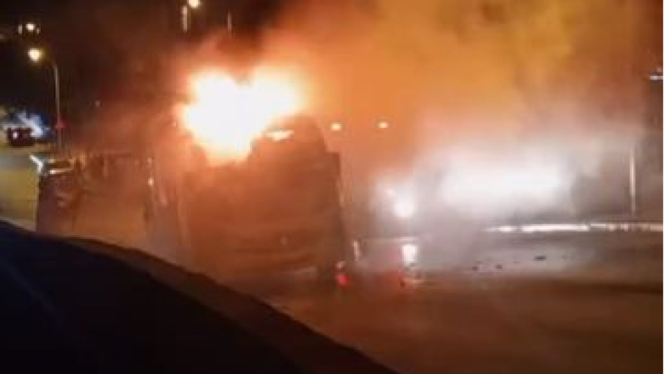 Kartal'da minibüs yangını