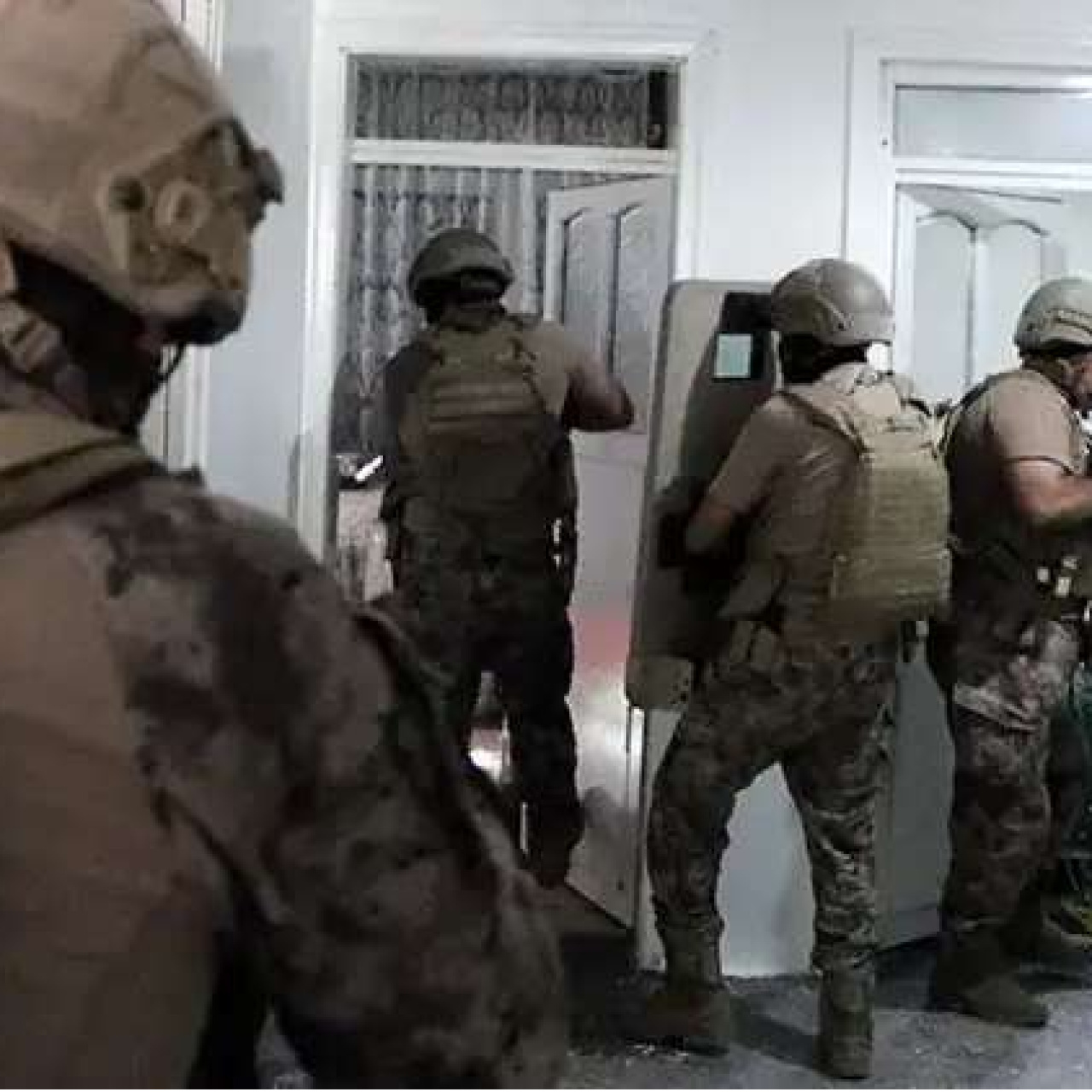 Ankara'da Uyuşturucu ve Fuhuş Ağını Çökertme Operasyonu: 8 Şüpheli Tutuklu