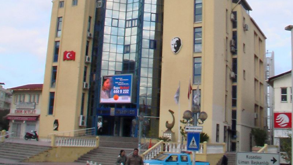 Kuşadası Belediyesi'ne operasyon: 21 gözaltı kararı