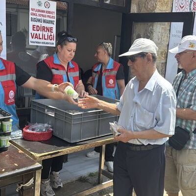 Edirne'de her cuma "gönül sofrası" kuruluyor