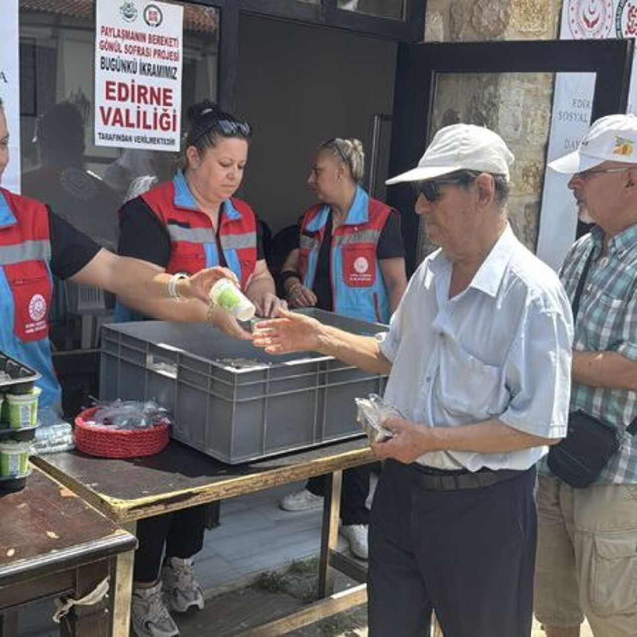 Edirne'de her cuma "gönül sofrası" kuruluyor haber görseli