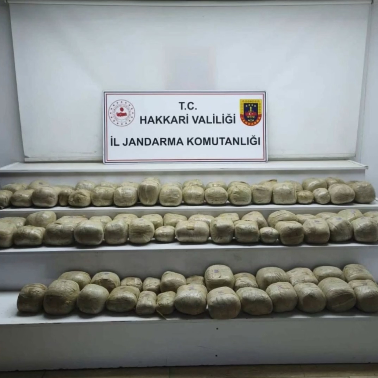 Hakkari'de 253 kilo uyuşturucu haber görseli