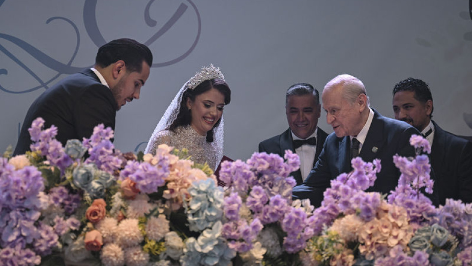 Bahçeli nikah şahidi oldu