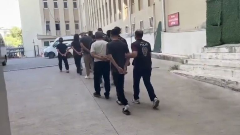 3 aileye tehdit! 10 gözaltı, 2 tutuklama