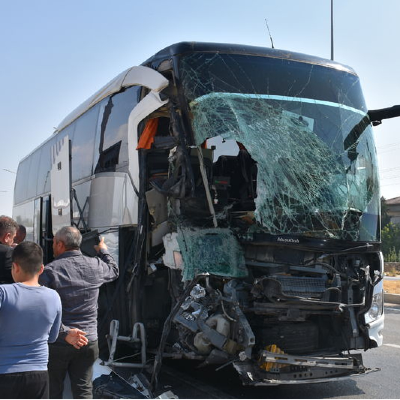 Afyonkarahisar'da kaza: 1 ölü, 15 yaralı haber görseli