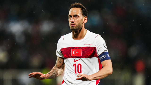 Hakan Çalhanoğlu'dan transfer açıklaması!