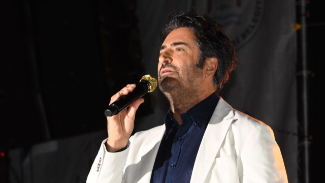 Kırmızıgül, Karpuz Festivali'nde sahne aldı