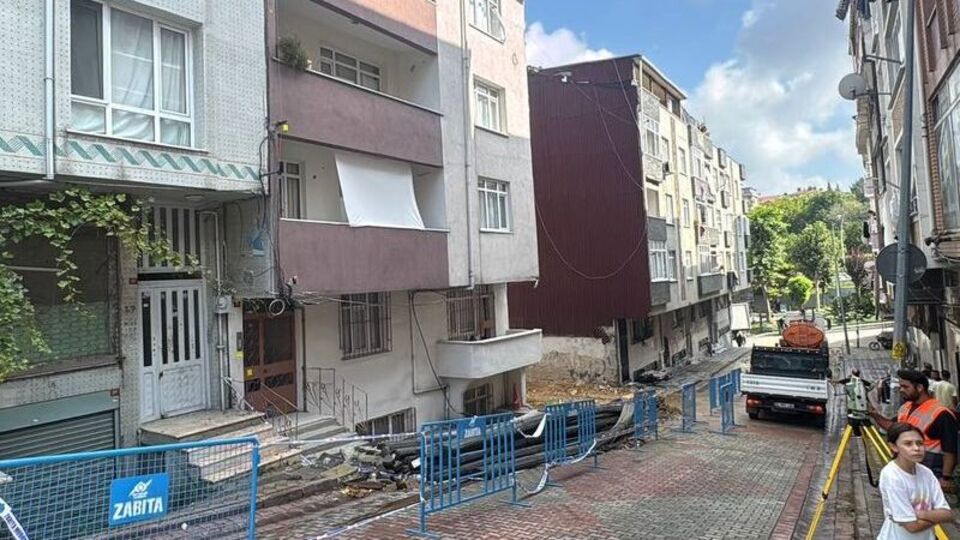 Temel kazısı 3 binayı tahliye ettirdi