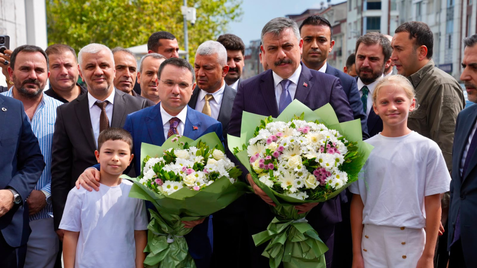 İki bakan Esenyurt'ta