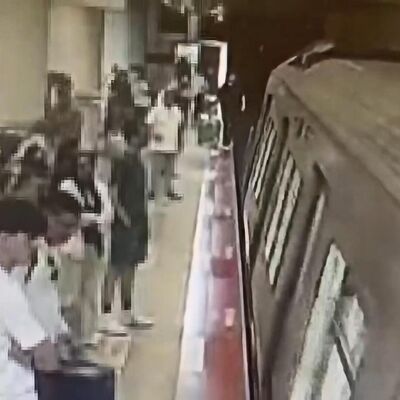 Görme engelli kişi metro raylarına düştü!