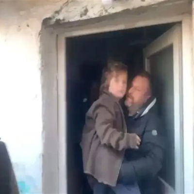 Harabe evden kurtarılan küçük Nazar'ın fotoğrafları ortaya çıktı 3904348
