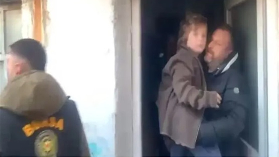 Harabe evden kurtarılan küçük Nazar'ın fotoğrafları ortaya çıktı