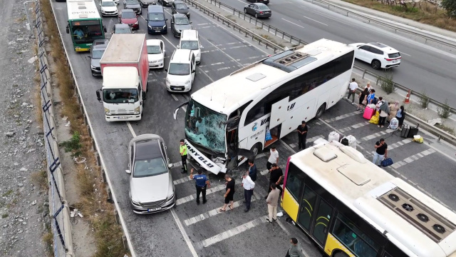 Yolcu ve İETT otobüsü çarpıştı! Yaralılar var