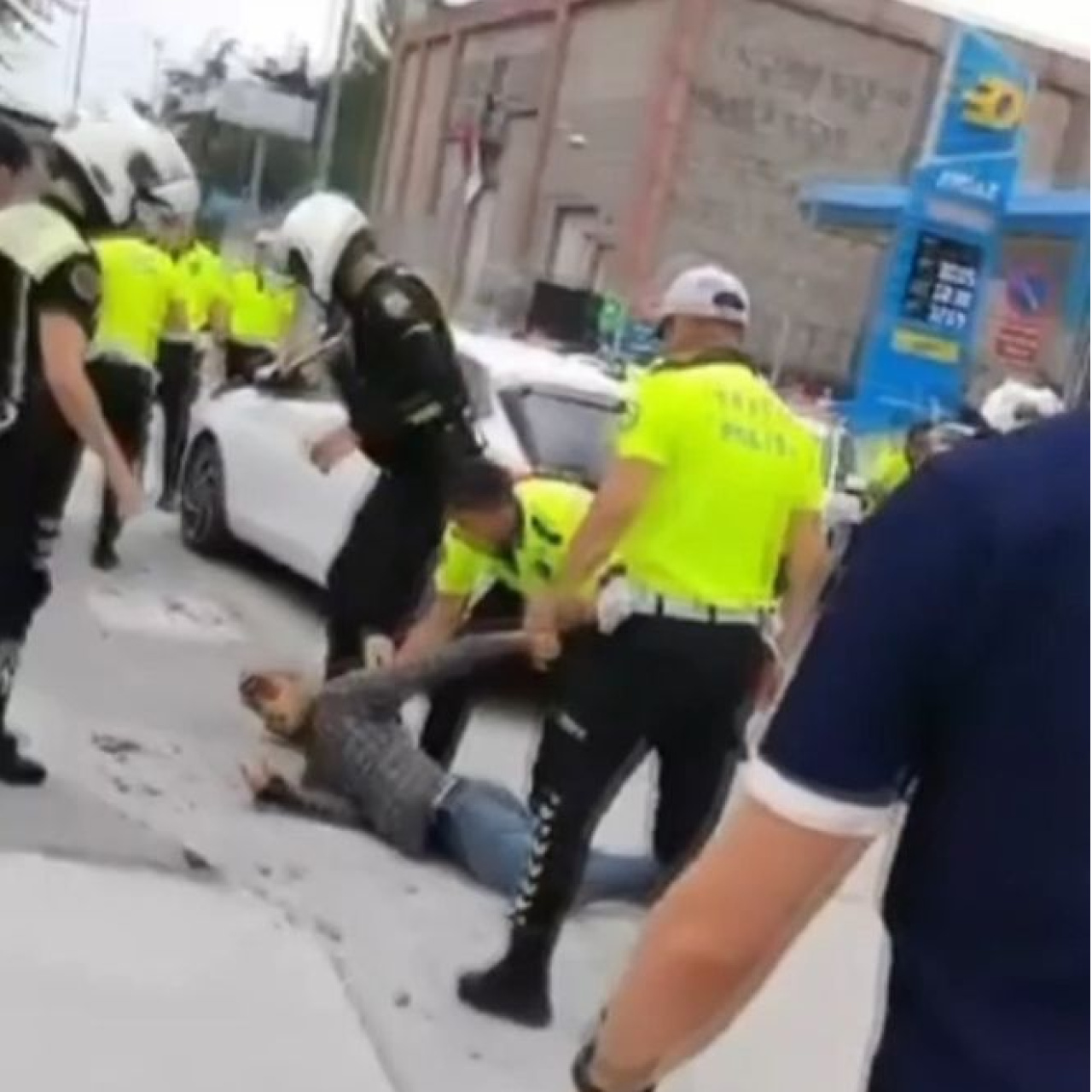 Fatih'te Tense Anlar: Polis ve Şüpheli Arasında Kıyamet!