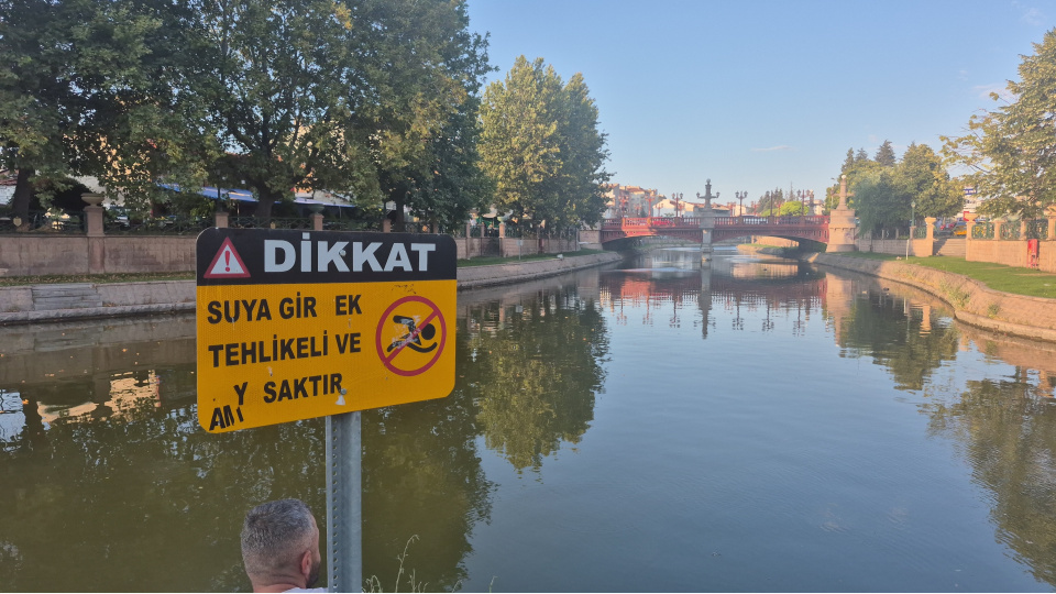 "Sizin için suya atıyorum" dedi ve