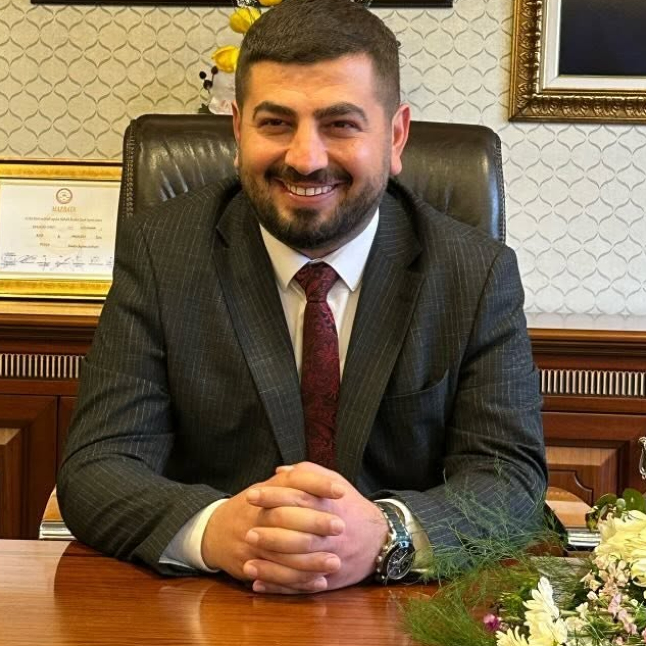 Belediye başkanı iskeleden düştü