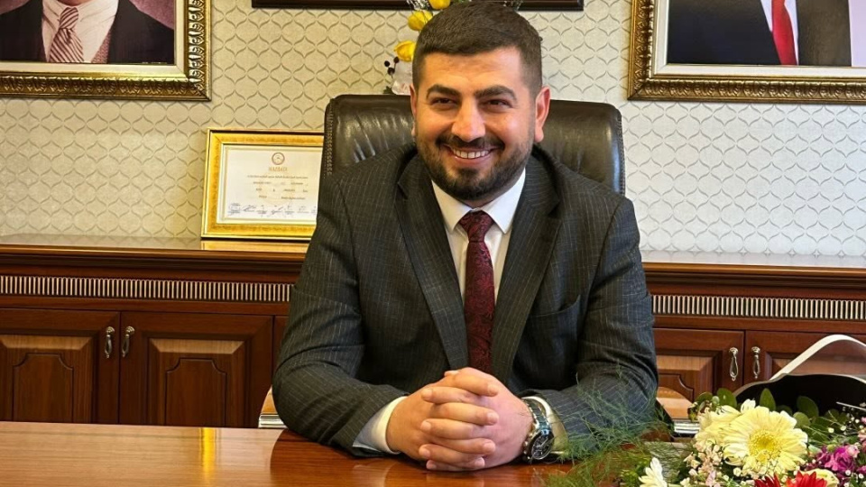 Belediye başkanı iskeleden düştü