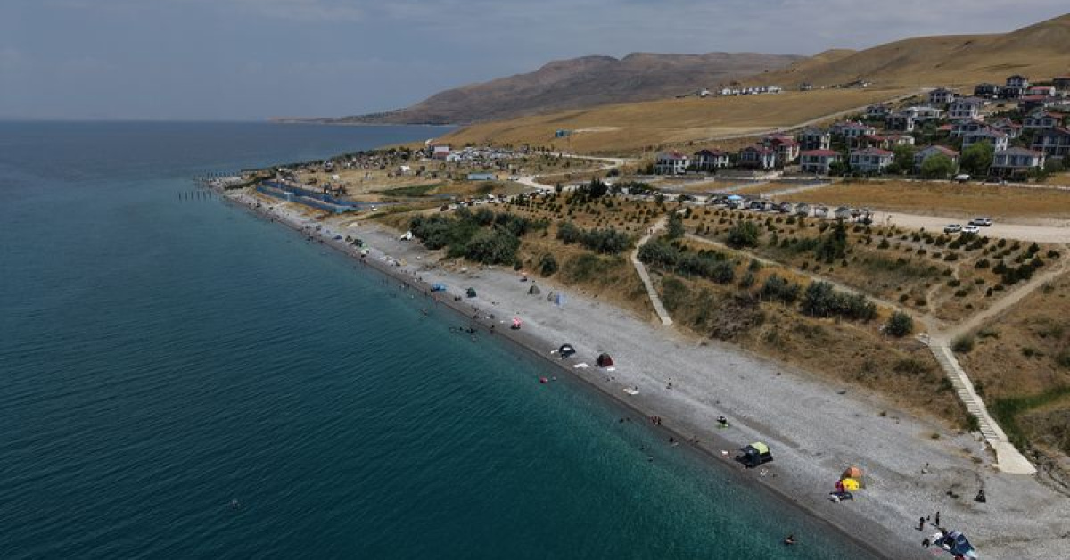 Denize kıyısı olmayan kentin mavi bayraklı plajı