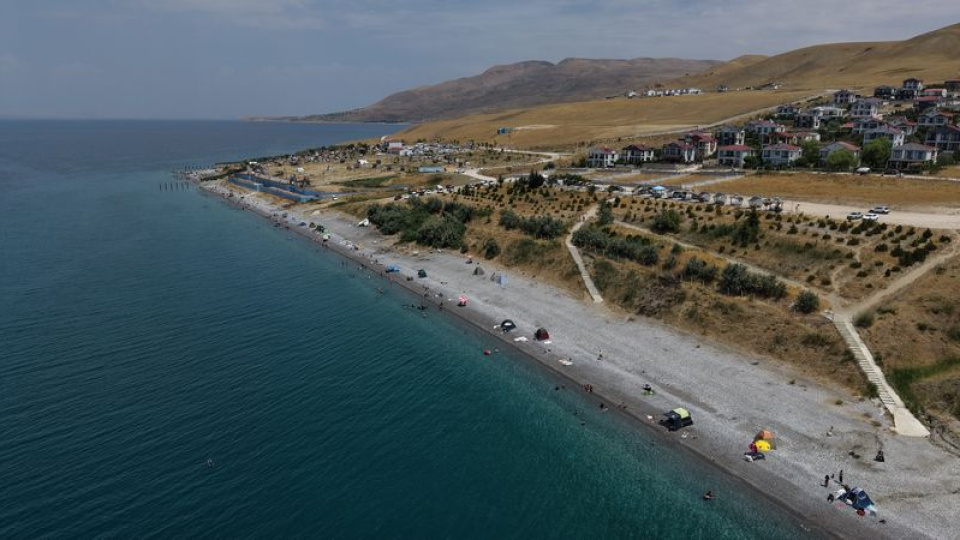Denize kıyısı olmayan kentin mavi bayraklı plajı