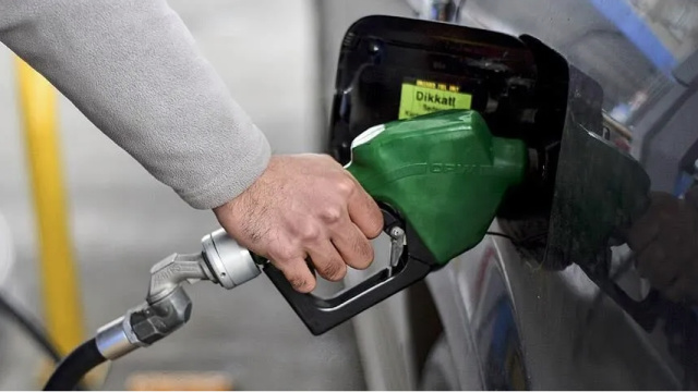 Benzine zam mı geliyor?