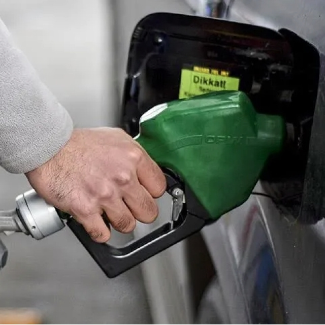 Benzine zam mı geliyor?