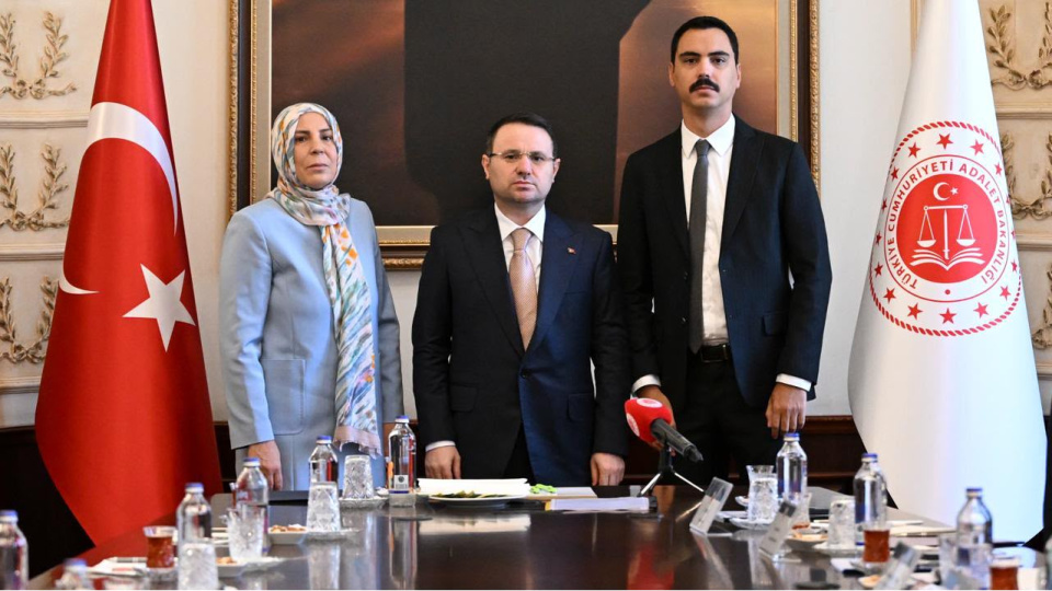 Bakan Gürlek, Yazıcıoğlu ailesi ile bir araya geldi