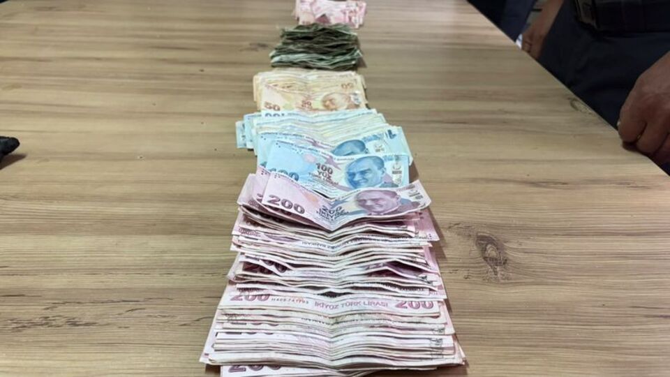 Dilencinin üzerinden 25 bin 190 lira çıktı