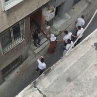Fön ve jöle için dövdüler! İstanbul'da taş ve sopalı meydan dayağı: 9 gözaltı