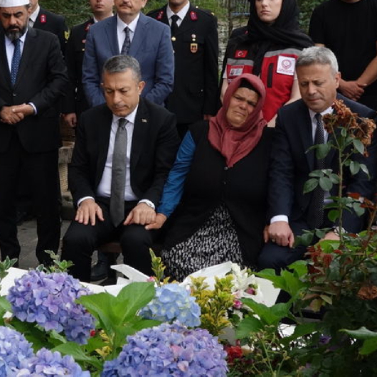Şehit Eren Bülbül, kabri başında anıldı haber görseli